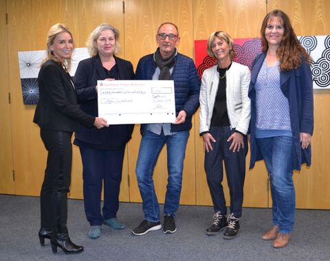 Auf dem Bild von links nach rechts: Barbara Martetschläger, Ina Rathje, Jürgen Habitzki, Petra de Rossi-Habitzki und Christina Öhrle. Bild: aj